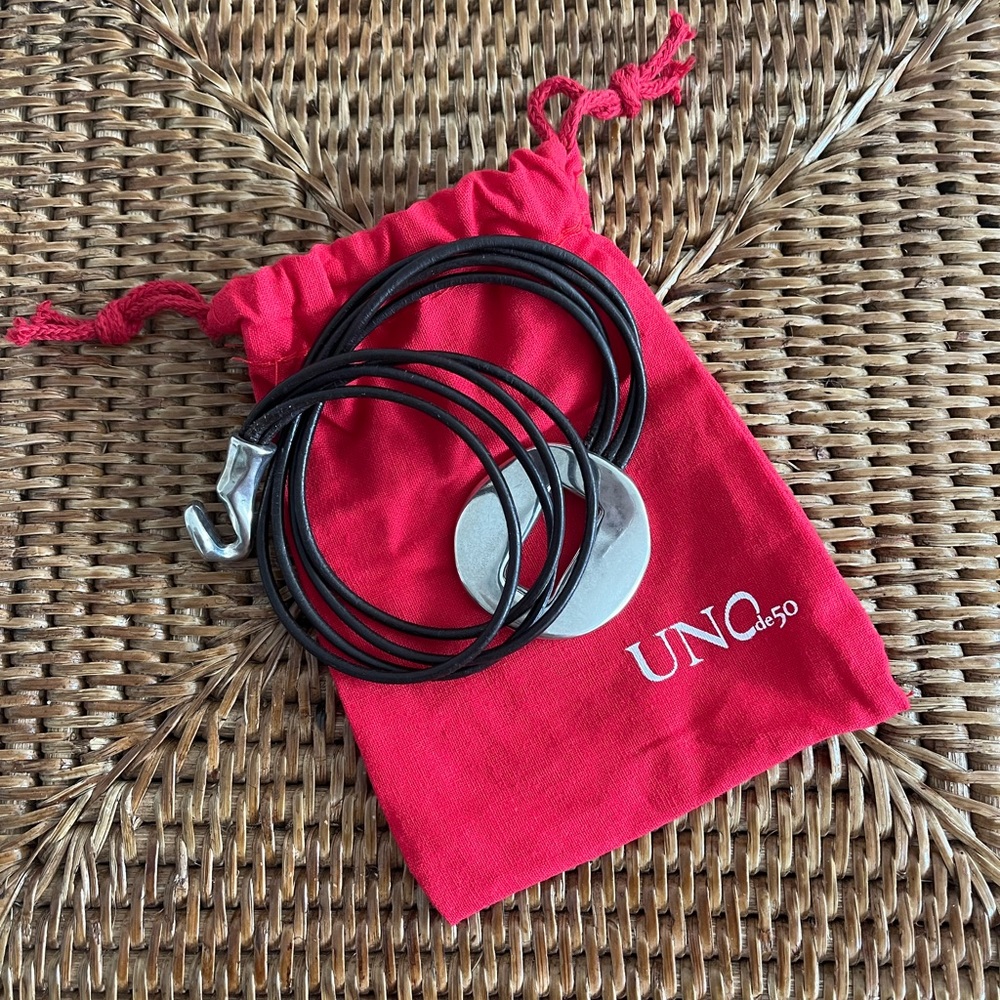 Uno de 50 versatile piece can be worn as a necklace or bracelet.